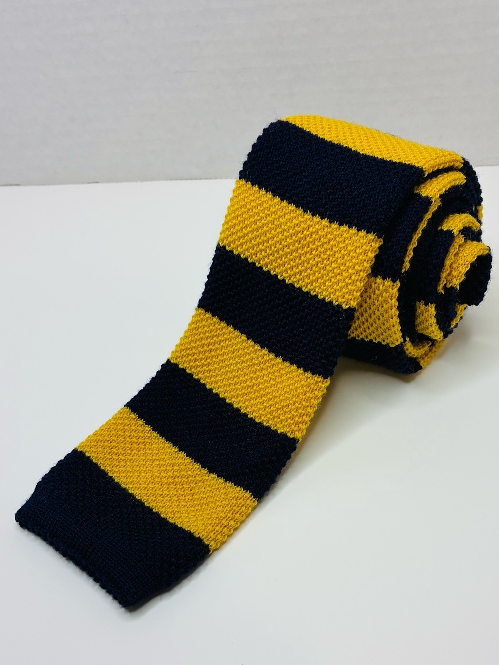 Brooks Brothers Vintage Wool Knit Tie Navy Blue Yellow Striped Italy 56 inches